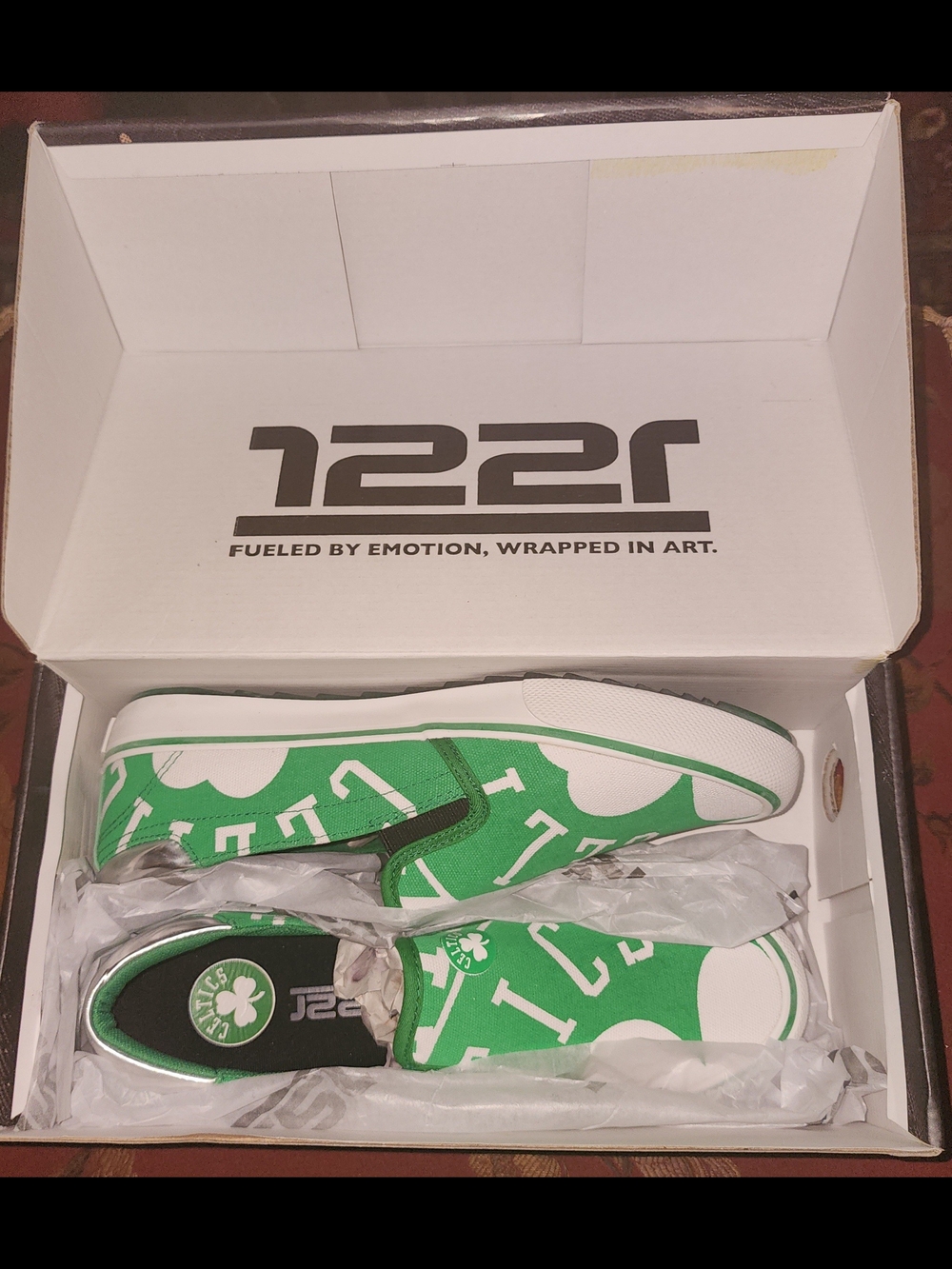 NBA Men 7.5 Green and White Slip-On Boat Shoes